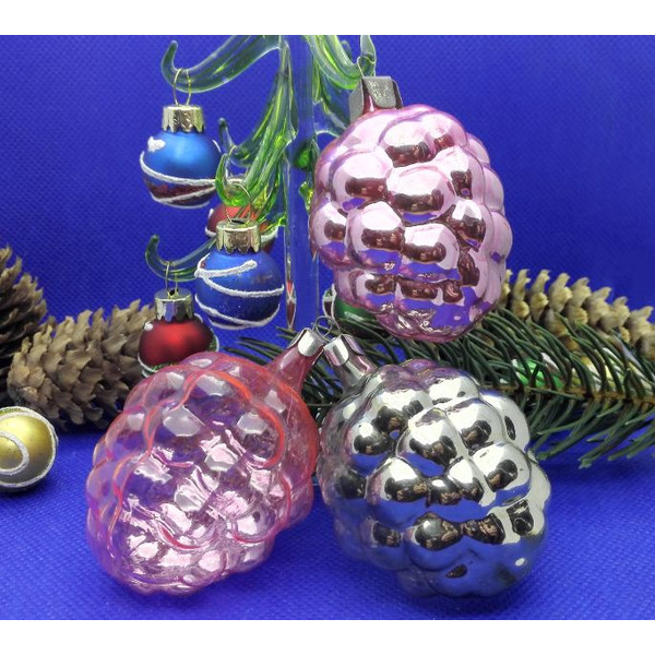 christmas-glass-toy-cones.JPG