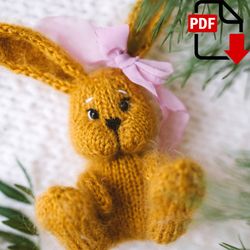 Honey Bunny knitting pattern. Little knitted amigurumi rabbit step-by-step tutorial. DIY tiny toy. English and Russian P