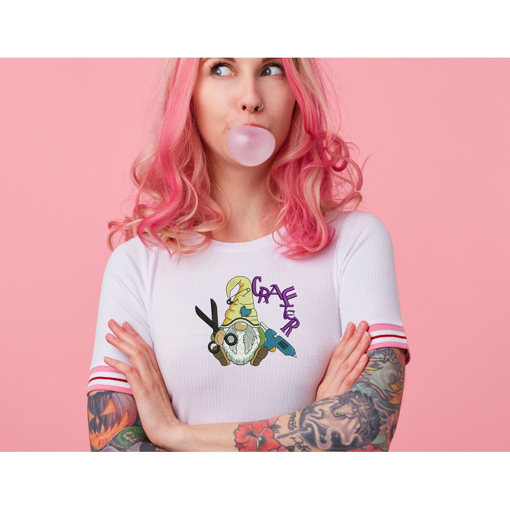portrait-of-young-amazed-beautiful-pink-haired-lady-with-tattooed-hands-wears-in-white-t-shirt-blows-gum-ball-looking-to-the-left-in-surprise-stands-with-copy-s