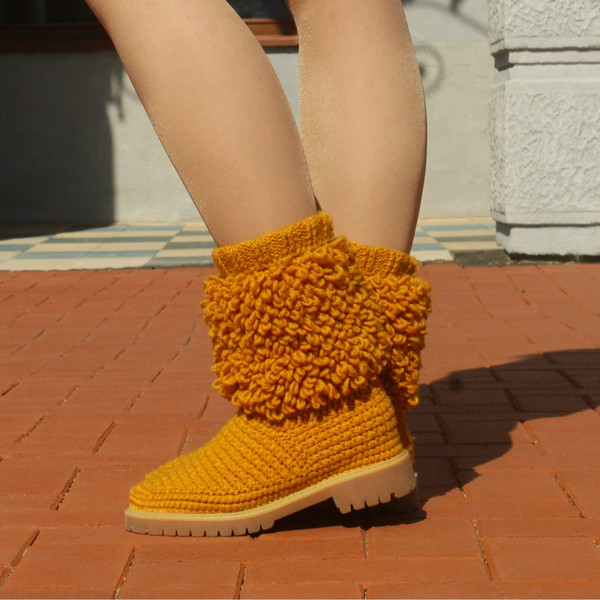 crochet ugg cardy boots knit 1.jpg