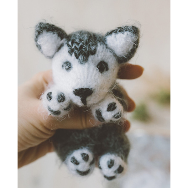 Husky puppy knitting pattern. Little knitted realistic dog s