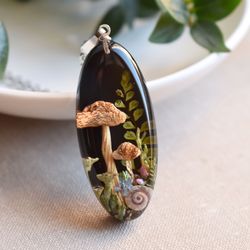 Forest mushrooms pendant. Forest pendant. Dried mushroom and heather jewelry.