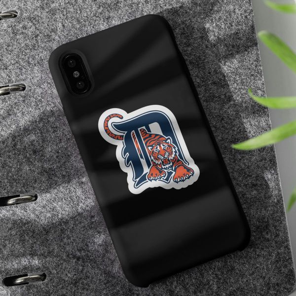phone-case-mockup-featuring-a-little-plant-4625-el1_compressed.jpg