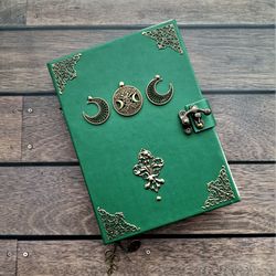 Book of shadows for the new witch Green witch beginner spell book Old witchcraft book Wicca grimoire journal with text