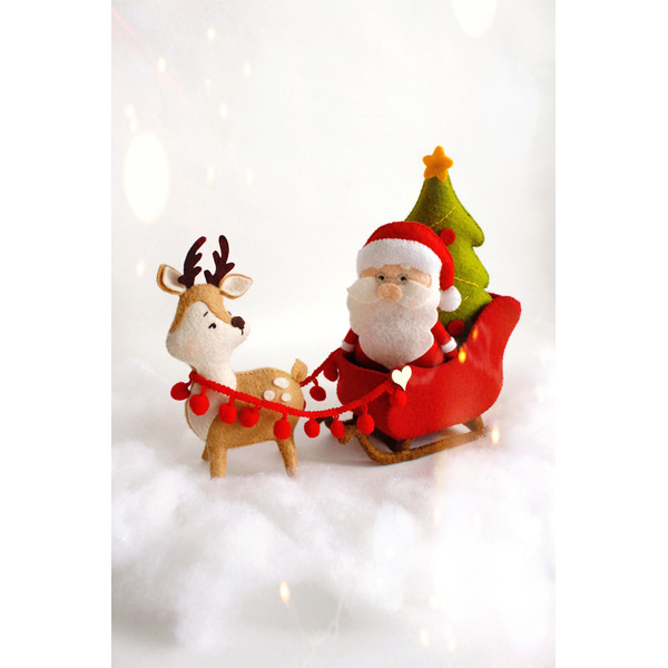 Felt Santa Claus and Christmas tree in the Santa's sleigh and reindeer Rudolph toys