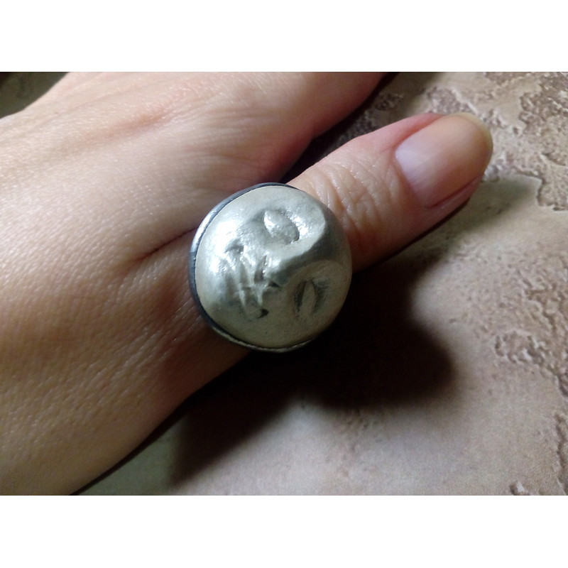 Pearl-moon-ring-face-ring-moon-Goddess-ring-Halloween-ring-witchy-moon-ring-Samhein-ring-white-ring (4).jpg