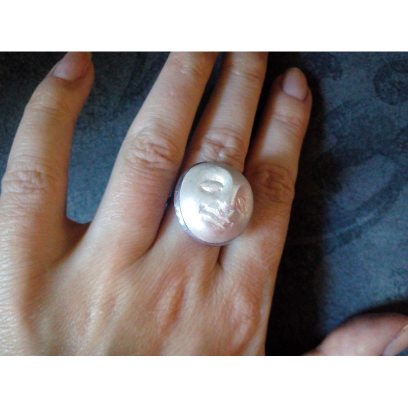 Pearl-moon-ring-face-ring-moon-Goddess-ring-Halloween-ring-witchy-moon-ring-Samhein-ring-white-ring (14).jpg