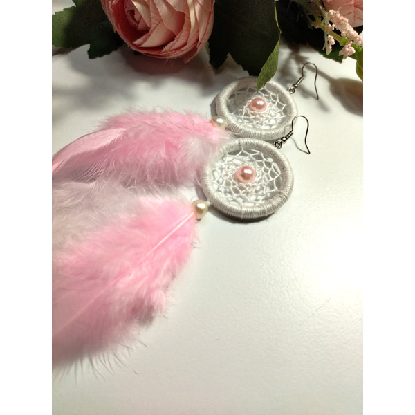 Dreamcatcher-Earrings-with-Pink-Feathers