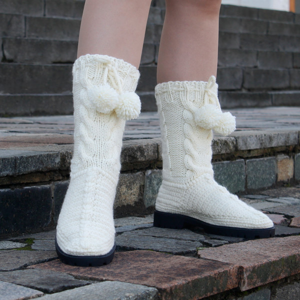 crochet ugg cardy boots knit 2.jpg