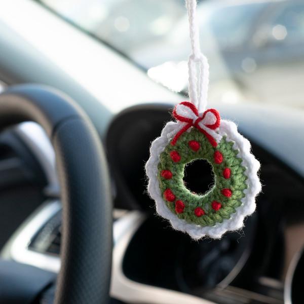 Crochet Christmas wreath car accessory