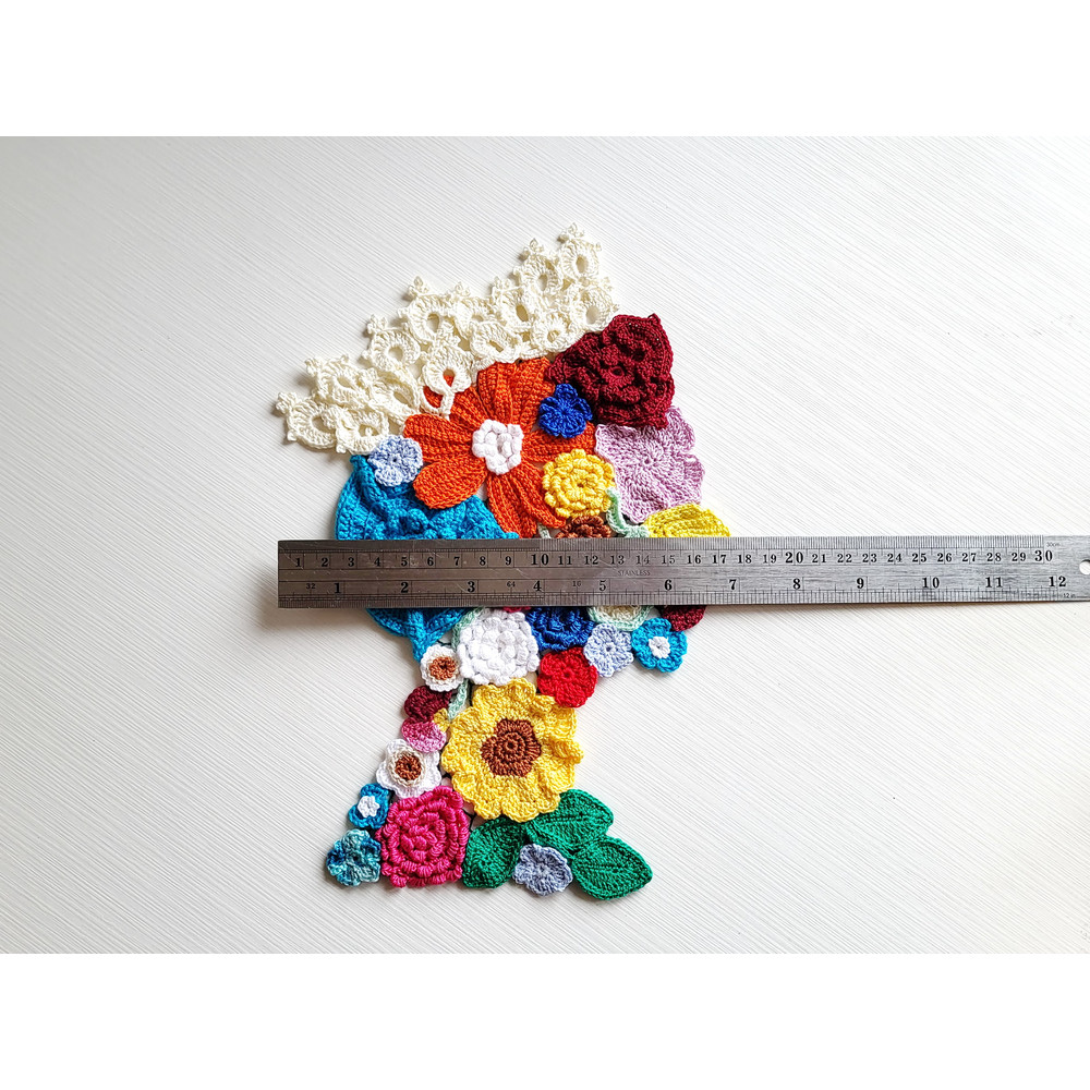 Queen Elizabeth 2 crochet portrait (7).jpg