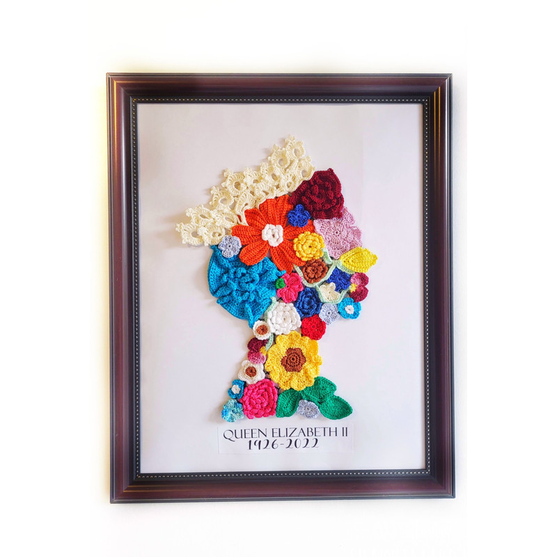 Queen Elizabeth 2 crochet portrait (13).jpg