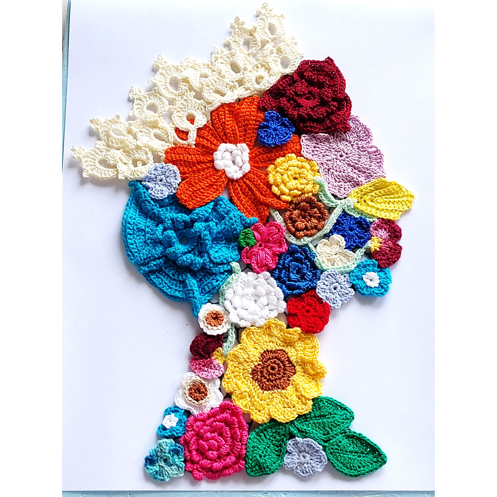 Queen Elizabeth 2 crochet portrait (15).jpg