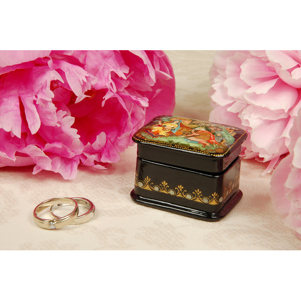 Small ring box with fairy tale