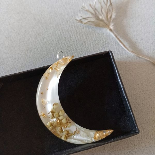 white and gold moon necklace__.jpeg