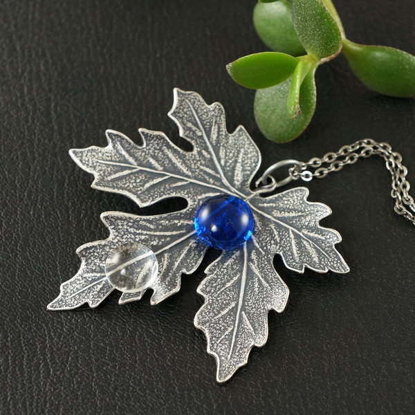 silver-maple-leaf-pendant-necklace-jewelry