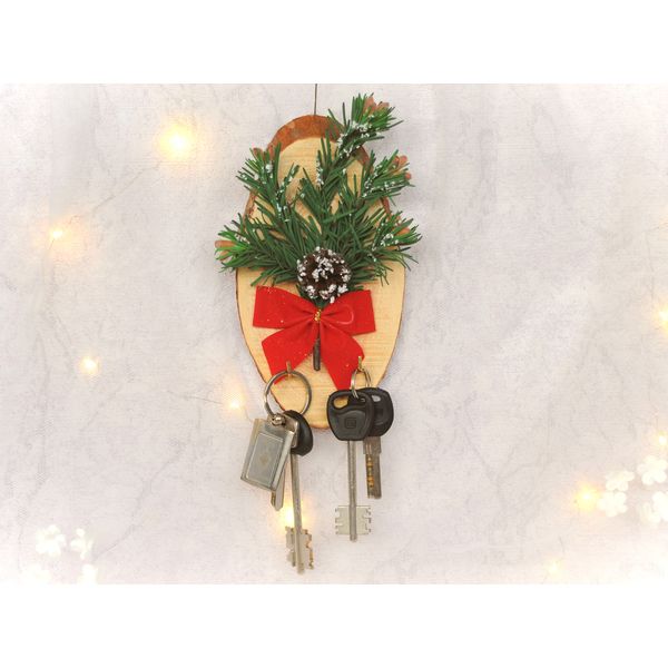Wooden key rack with Christmas ornament  (1).JPG