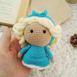 Amigurumi Alice in Wonderland doll crochet pattern. Amigurumi cartoon doll crochet pattern