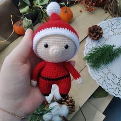 Amigurumi Christmas gnome crochet pattern. Amigurumi Christmas elf crochet pattern.