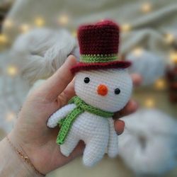 Amigurumi Christmas Snowman crochet pattern. Mini snowman doll crochet pattern.