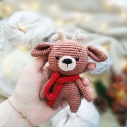 Amigurumi Christmas deer crochet pattern. Amigurumi Christmas fawn crochet pattern.