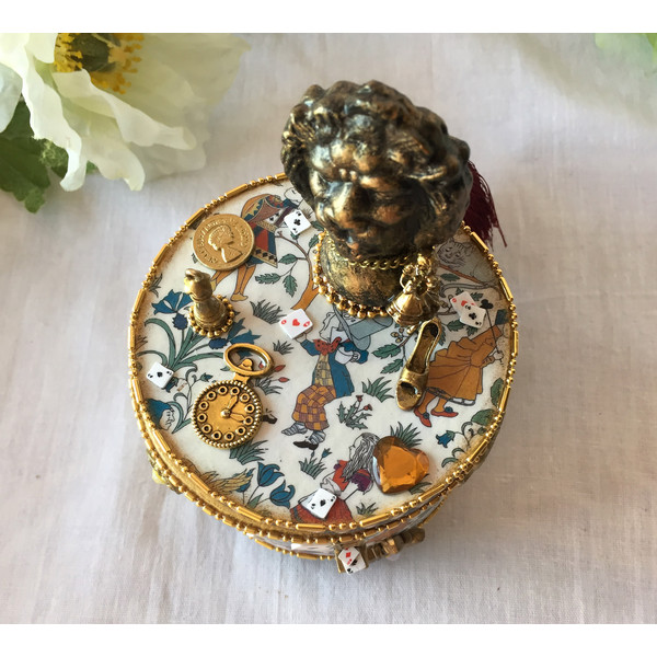 Gold round wooden handmade jewelry box Alice in Wonderland (5).JPG