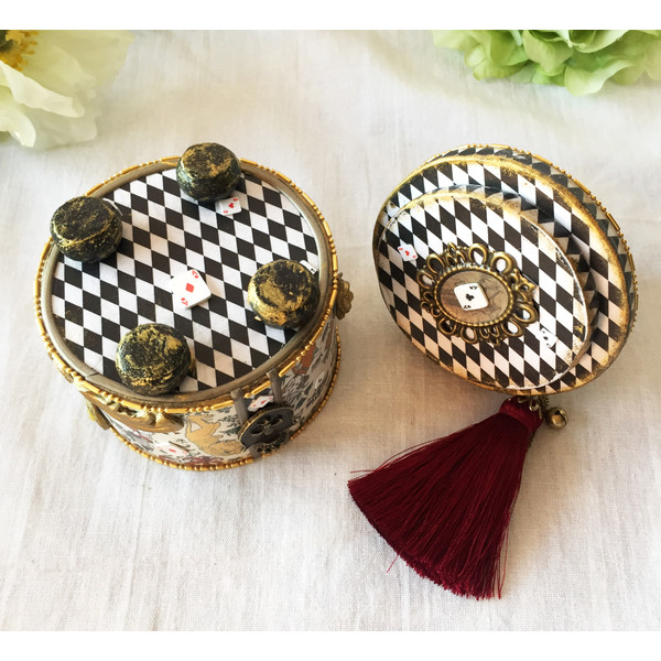 Gold round wooden handmade jewelry box Alice in Wonderland (7).JPG