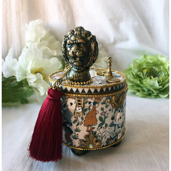 Gold round wooden handmade jewelry box Alice in Wonderland (9).JPG