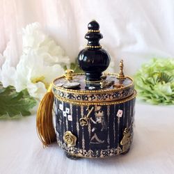 Black Alice jewelry box,Box with White,Ring holder,Alice in Wonderland, Round jewelry box,Wedding ring Box,Free shipping