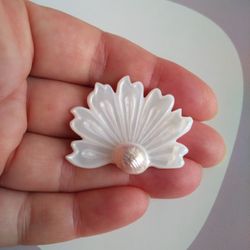 Flower carved Mother of Pearl Mabe Pearl Hand Carved Floral Cabochon for Necklace/Pin