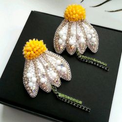 Chamomile earrings, flower earrings, beaded earrings, mothers day gift, gift for friend, handmade gifts, brooch, flower
