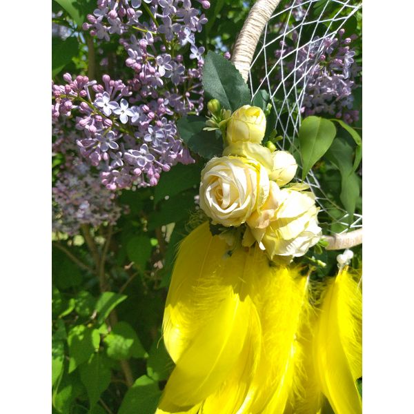 dream-catcher-with-yellow-flowers-up-close