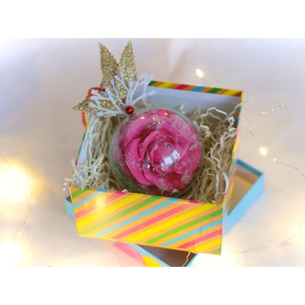 Christmas-tree-ornament-ball-with-handmade-Rose-flower (5).jpg