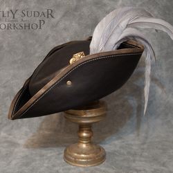 Lady Maria leather hat v.2 inspired Bloodborne / hat with feathers / tricorne