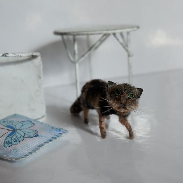 miniature-cat-for-the-dollhouse