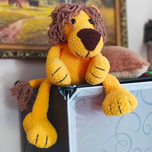 Stuffed_lion.jpg