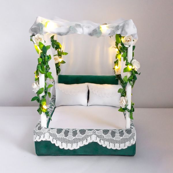 Doll_bed_with_canopy1