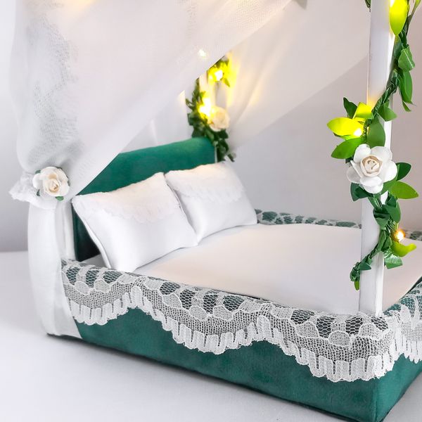 Doll_bed_with_canopy3