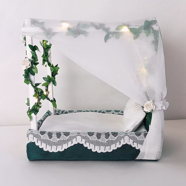 Doll_bed_with_canopy_side_view1