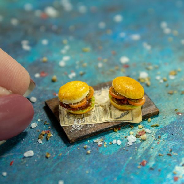 Miniature burger set on a wooden board for dollhouse kitchen decoration (4).jpg