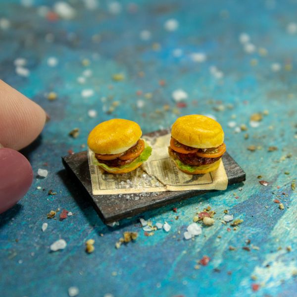 Miniature burger set on a wooden board for dollhouse kitchen decoration (5).jpg