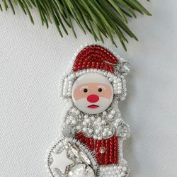 Santa Claus beaded brooch, Christmas gift, Unisex accessory