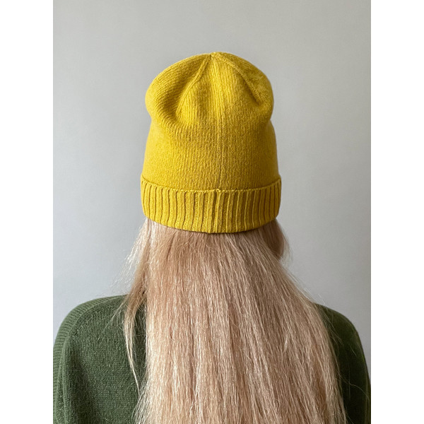 Women's yellow merino hat 2.jpg