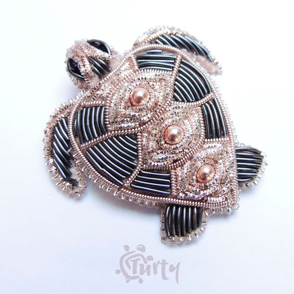Brooch sea turtle beaded embroidery brooch jewellery pin turtle rose gold 3.jpg