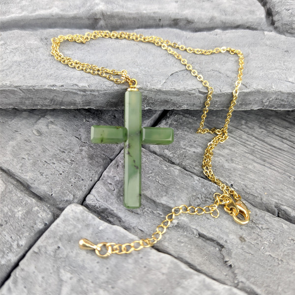 jade cross on 18k gold plated chain (1)