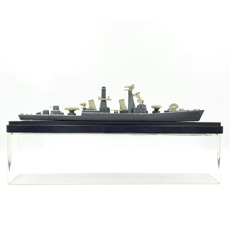 1 Vintage Diecast Ship Model Guards Missile Cruiser VARYAG USSR 1970s.jpg