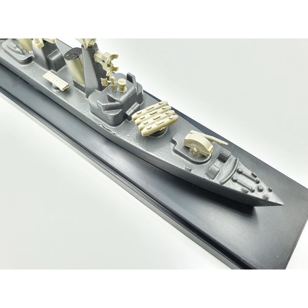 7 Vintage Diecast Ship Model Guards Missile Cruiser VARYAG USSR 1970s.jpg