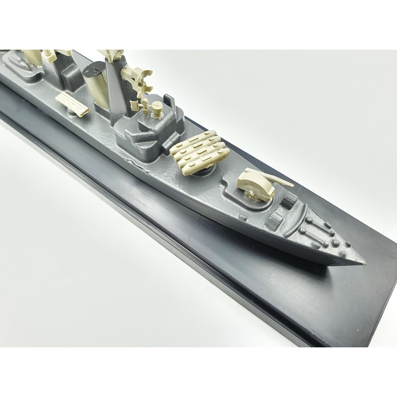 7 Vintage Diecast Ship Model Guards Missile Cruiser VARYAG USSR 1970s.jpg