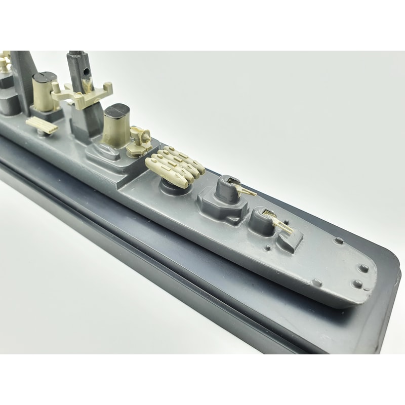 8 Vintage Diecast Ship Model Guards Missile Cruiser VARYAG USSR 1970s.jpg