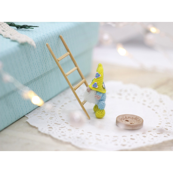 christmas-dollhouse-miniature-gnome-amigurumi.jpeg